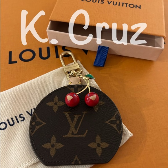 Louis Vuitton Red Mirror Keychain - Picture 9 of 9